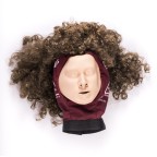 MASQUE VISAGE AVEC PERRUQUE POUR MANNEQUIN DE FORMATION